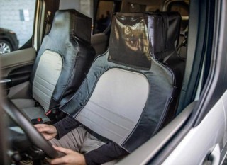 福特测试无人驾驶新技术 用灯光将意图告诉行人