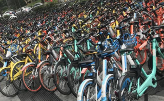 共享单车收缩时代：多城严控规模 企业如何拼运营？