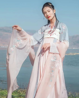 2018年中国汉服爱好者数量激增且以女性为主，市场规模达到9.21亿元「图」