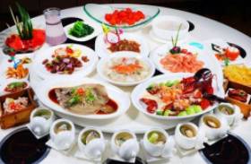 2019年中国餐饮行业收入和商家数量规模分析,疫情将推动中小餐饮企业洗牌「图」