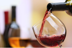 2020年葡萄酒市场供需及预测，进口酒暴利不再，国产葡萄酒正崛起「图」