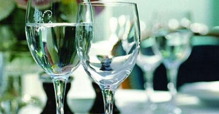 泸州酒业产量及竞争格局分析，泸州老窖等酒企龙头份额逐年提升「图」