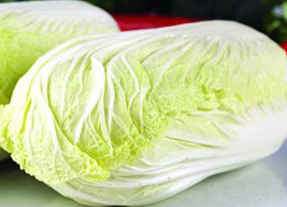 中秋过后，正是韩国人做泡菜的季节。然而，今年泡菜主要食材的价格居高不下，一棵大白菜都要62元，令韩国家庭苦不堪言。
