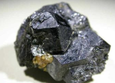 2019年全球及中国钛矿石行业供需现状分析，现代工业不可或缺的金属原料「图」