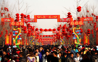 “就地过年”新趋势下，春节旅游市场全面回暖，本地预订门票订单量增长超300%！“酒店度假”成新宠！「图」