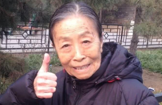 张少华离世，生前最后的朋友圈照片曝光，老太太带病参加工作