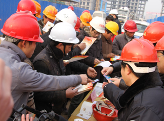 2020年中国农民工总量及发展特征分析,总量减少及流动半径进一步缩小「图」