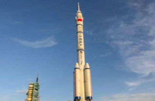 我国最高火箭创造“一箭双星”新高度，是我国目前在飞的最高火箭！