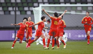 女足奖金曝光，呼吁男女足同酬！广州足球俱乐部官宣打造足球的巅峰摇篮，发布薪资标准，年薪60万封顶！