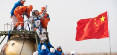 神舟十三号航天员安全返回地面，飞行任务取得圆满成功！中国空间站在轨建造今年将完成，十四号载人飞船将于6月发射！