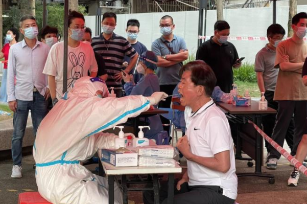 描述： 2020年和2021年，北京市举行了13期PCR实验室规范化培训班，培训对象是医疗机构和第三方检验机构未获得PCR证的技术人员。1.6万人报名参加，其中1.1万人成功拿证。2022年至今，PCR培训频次更快。截至目前，北京市已经举办了4期培训。