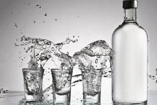 2021年中国光瓶酒行业现状及趋势分析,千亿市场体量,竞争激烈「图」