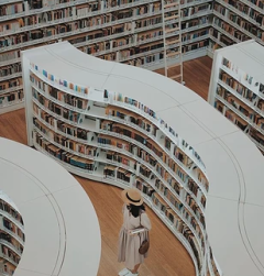 2022年中国社区书店行业面临的机遇及挑战分析，如何与社区文化对接是破局关键点「图」