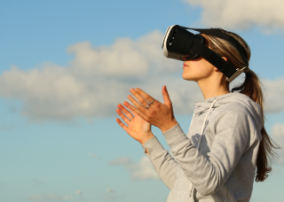 VR一体机消费热情升温虚拟现实产业有望加速发展