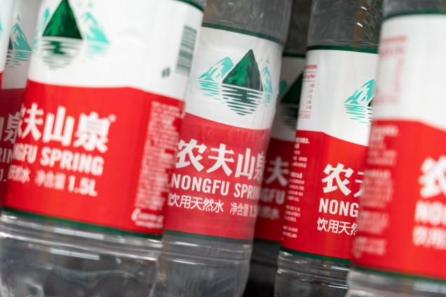 固化太久的中国包装水市场，又开始闻到了硝烟的味道。
